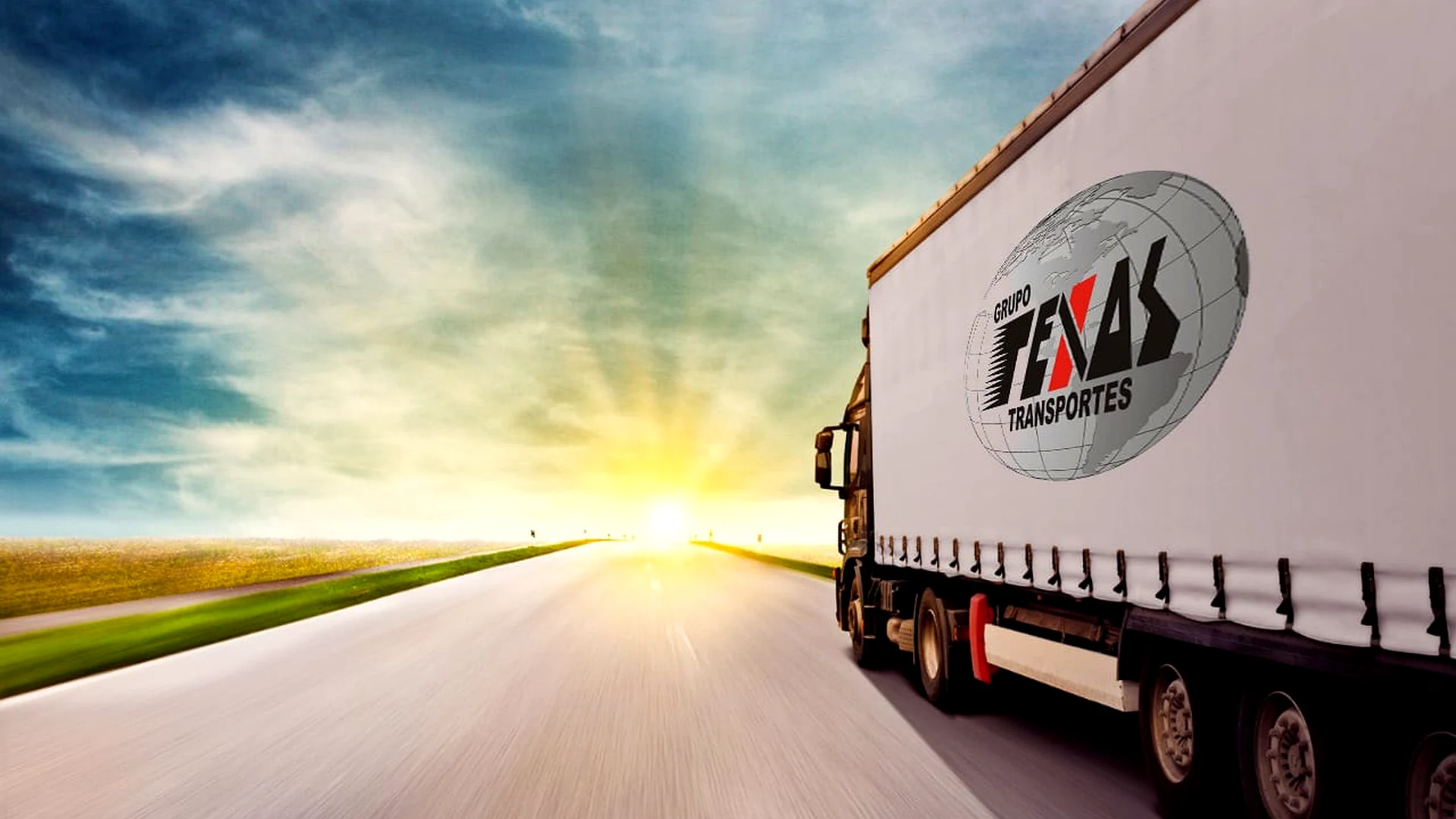 Caminhão da Texas Transportes em rodovia